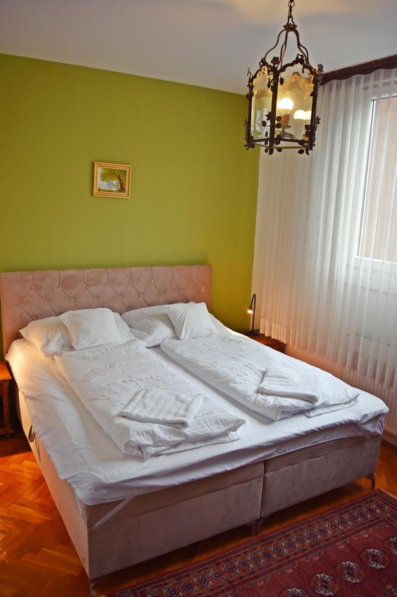 Belvarosi Classic Apartman 85 Square Meters Szombathely Exterior photo